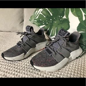 Adidas phophere grey solar red sneakers size 6 mal